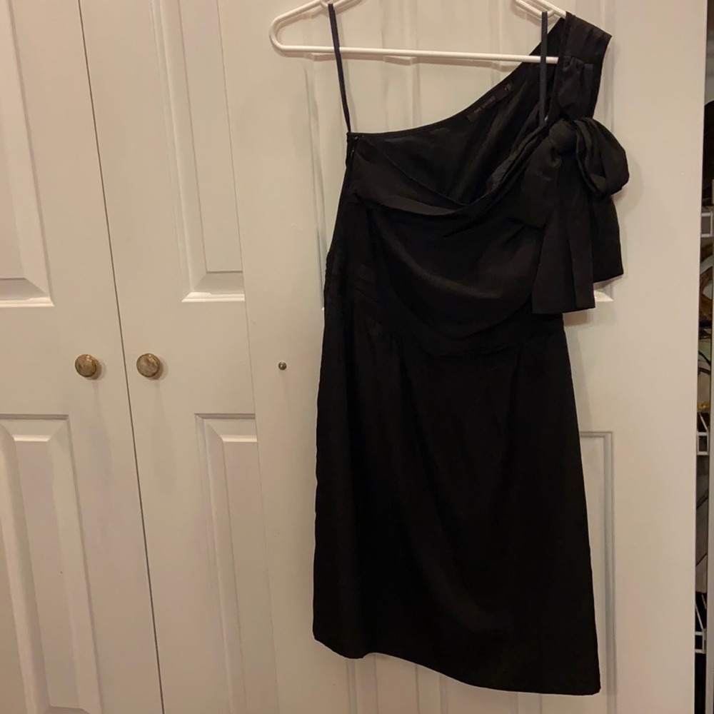 One-shoulder Black Cocktail Dress with Bow Embellished